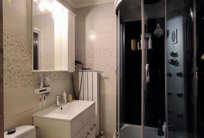 Apartament cu 3 camere decomandat, mobilat în CET - 3