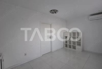 Spațiu comercial, de 58 mp, în Central - 8