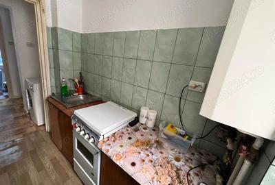 Apartament cu 3 camere semidecomandat în Periferie - 3