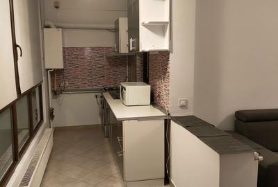 Apartament cu 3 camere decomandat în Dobroești