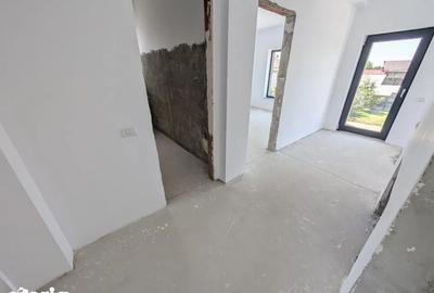 Casă cu 4 camere cu Teren 400 Mp în Central