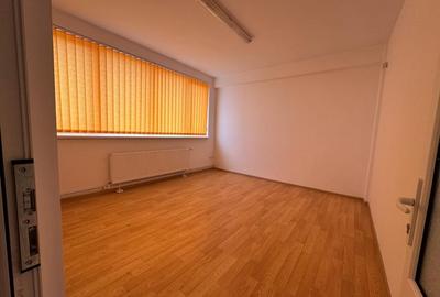 Zona pietii Tractorul, 900 mp, spatii comerciale dispuse pe doua etaje - 16