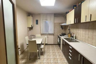 Inchiriez apartament 3 camere decomandate central Sibiu - 4