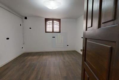 Casă individuală cu 15 camere cu Canalizare în Universitate - 16