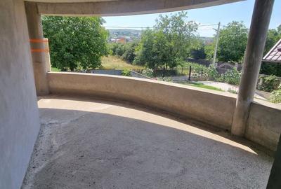 Casă cu 4 camere în Măgura