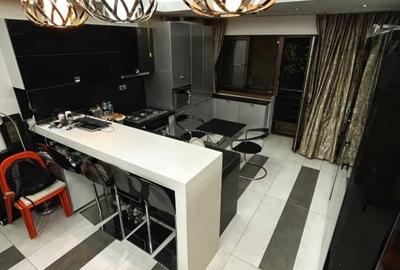 Apartament 2 camere, etaj parter cu curte interioară, metrou OBOR - 6