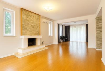 Duplex cu 6 camere cu Canalizare în Iancu Nicolae