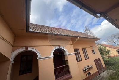 Casa / Vila cu 10 camere de vanzare in zona Ultracentrala Rasnov - 2