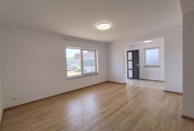 Duplex cu 4 camere cu Canalizare în Ipotești - 1