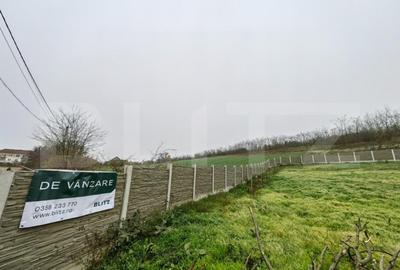 Terenuri intravilane cu suprafata 1400 - 1411 mp, zona Teius - 2