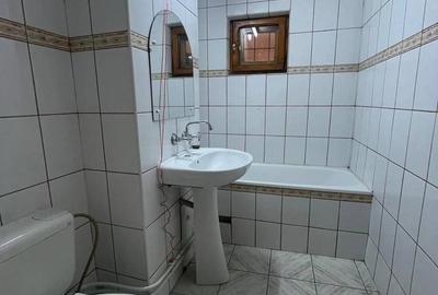 Apartament cu 4 camere semidecomandat în Buzaului