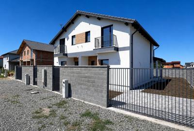 Duplex cu 4 camere cu Canalizare în Moșnița Nouă - 2