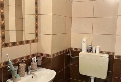 Apartament cu 4 camere semidecomandat în Central - 1
