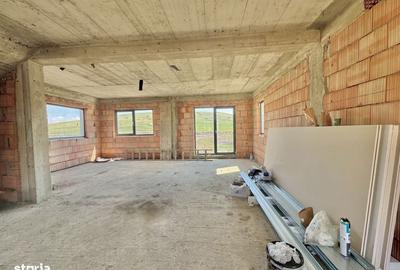 Casă cu 4 camere în Dezmir