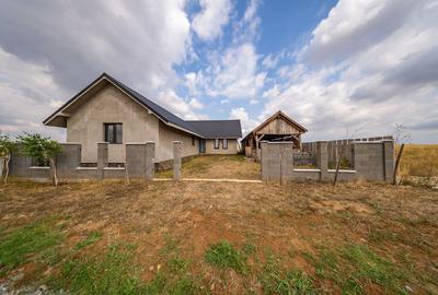 Casă de vânzare cu 3 camere in Alunis - 2