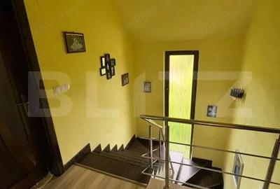 Casă cu 5 camere cu Garaj în Central - 1