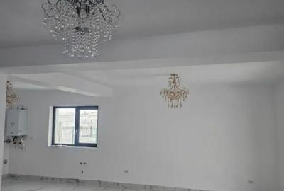 Casă cu 7 camere cu Teren 412 Mp în Central - 3