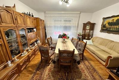 Apartament , cu curte  , 97mp , zona centrala