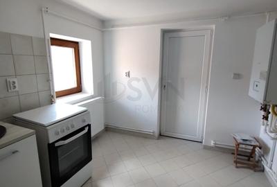 Apartament cu 3 camere decomandat în Capitale - 11