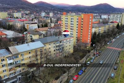 Apartament cu 2 camere decomandat în Independenței - 3