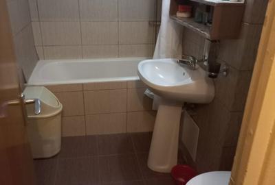 Apartament cu 3 camere semidecomandat în Berceni - 5
