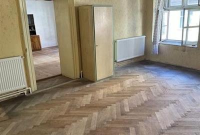 Apartament cu 3 camere decomandat în Centrul Istoric
