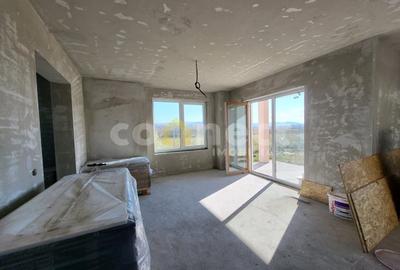 Vanzare I Casa individuala spatioasa si luminoasa + teren 1000 mp - 1