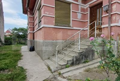 Casa renovabila, 4 camere, 1317 mp teren, zona centrala Turda