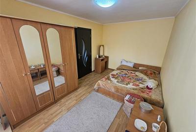 Apartament cu 2 camere semidecomandat, mobilat în Micro I - 4