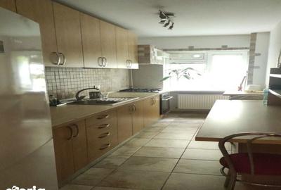 Apartament cu 2 camere decomandat în Tei
