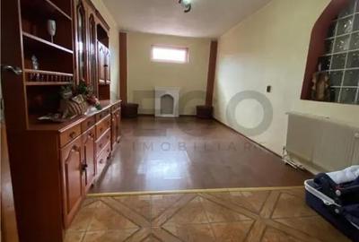 Casă cu 6 camere cu Teren 1800 Mp în Curățele - 9