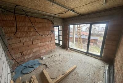 Casă cu 5 camere cu Teren 242 Mp în Ștefăneștii de Jos - 9