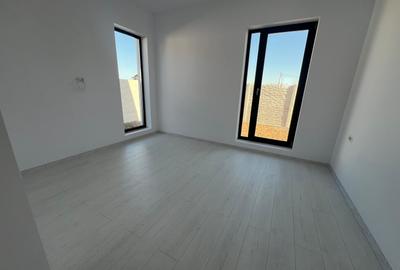 Casa individuala pe parter cu 4 camere // 2 bai // panouri 3 Kw - 10