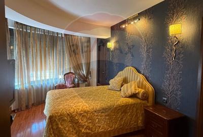 Apartament cu 4 camere semidecomandat, mobilat în Nordului