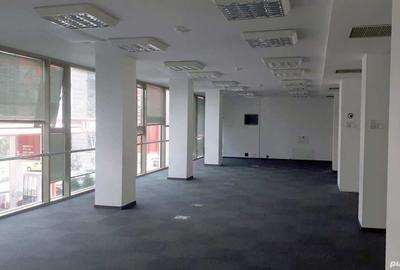 Spațiu comercial, de 313 mp, în Central - 4