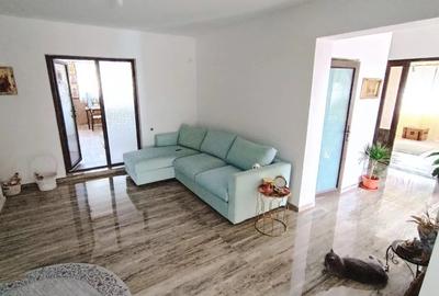 Casă cu 8 camere cu Garaj în Frumușani - 7