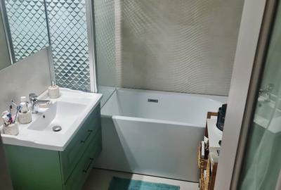 Central - Apartament lux, 64 mp utili + boxa 15 mp - 12