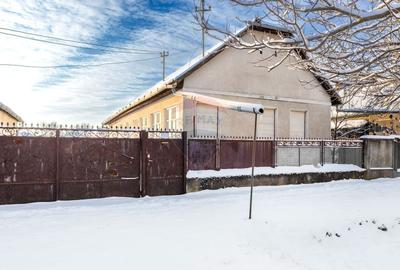 Proprietate cu două case și teren generos, cu toate utilitatile - 2