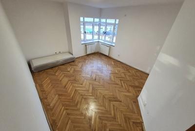 Casă cu 4 camere în Central - 2