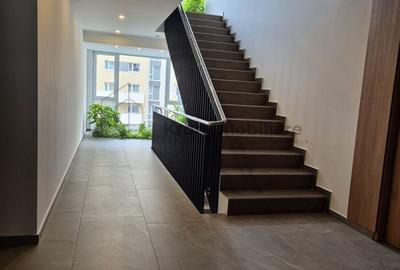 Inchiriez spatiu mic in Urban Plaza - 8