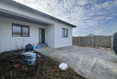 Casă cu 4 camere cu Teren 341 Mp în Moșnița Nouă