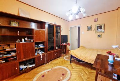 Apartament cu trei camere  zona Tiglina 1 et. 2 DECOMANDAT + GARAJ langa bloc - 7