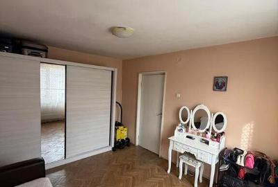 Apartament cu 3 decomandat - zona Grivitei. - 1