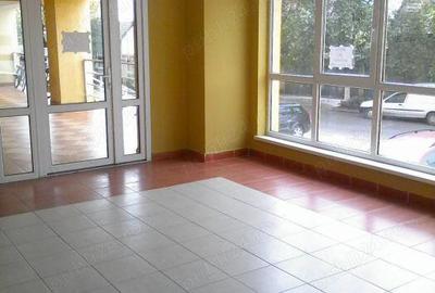 Spațiu comercial, de 92 mp, în Central - 6