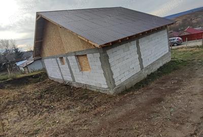 Casă cu 4 camere cu Teren 1218 Mp în Tomești - 2