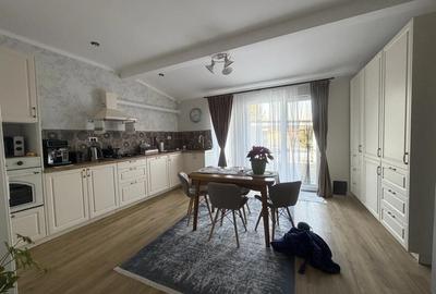 Casă cu Teren 1700 Mp în Fratelia