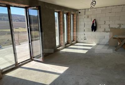 Casă cu 4 camere cu Teren 620 Mp în Livezeni