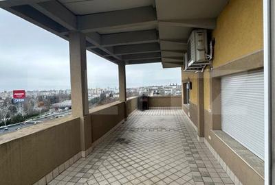 Apartament cu 3 camere semidecomandat, mobilat în Nord