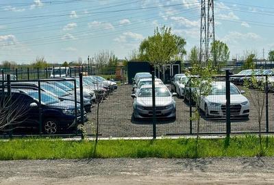 Spațiu comercial, în Titan - 4