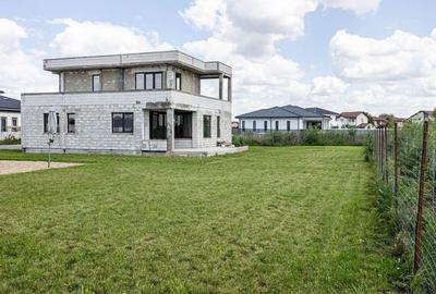 Casă individuală cu 6 camere în Vladimirescu